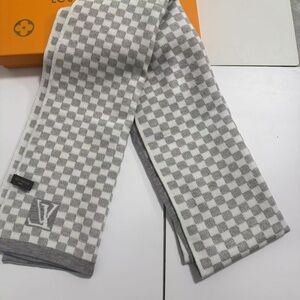 ✨Louis Vuitton Scarf✨